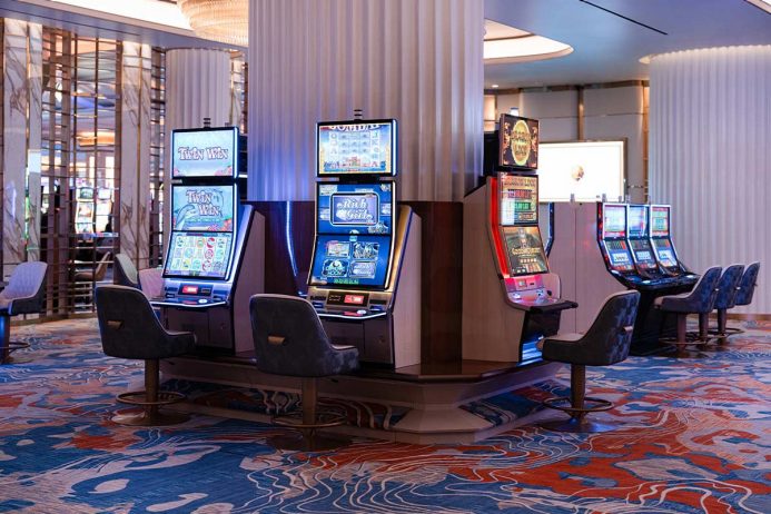 Risk Versus Reward: Managing Balance While Playing Online Slots Regularly